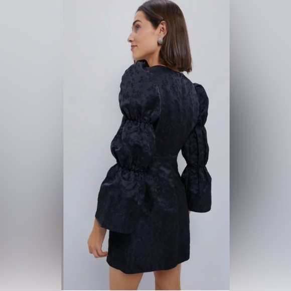 Hyacinth House - Chic Black Jacquard Puff Sleeve Darcy Mini Dress - mordernwear.com Hyacinth House - Chic Black Jacquard Puff Sleeve Darcy Mini Dress - mordernwear.com